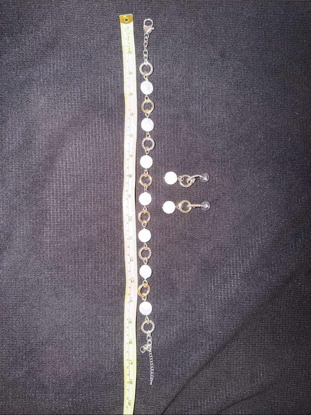 Mixed metal freshwater pearl necklace and earrings. - Picture 2 of 9